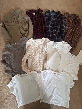 Women’s clothing bundle - swipe to see pictures. Small/medium clothing bundle